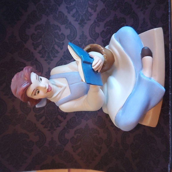 Disney Collector Society Bookish Belle - Picture 1 of 4